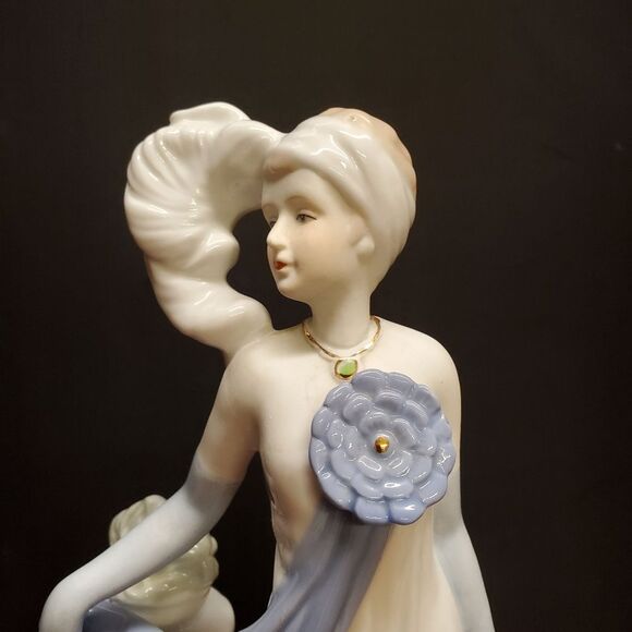 Vintage Blue and White Ceramic Socialite Flapper Figurine - Picture 5 of 10